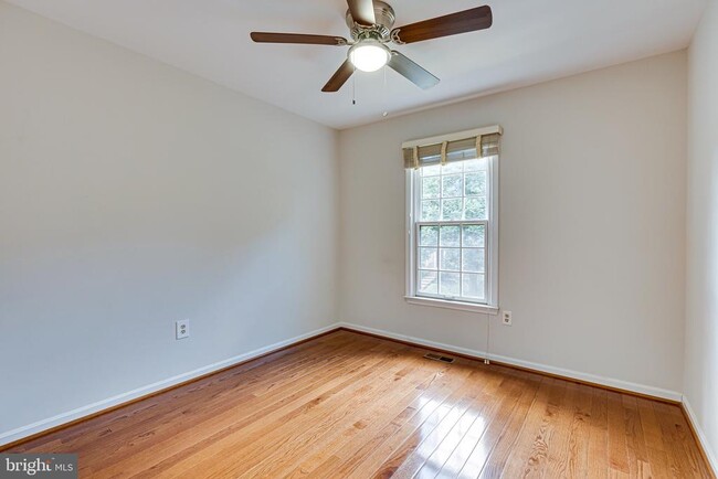 Building Photo - 6867 Williamsburg Pond Ct