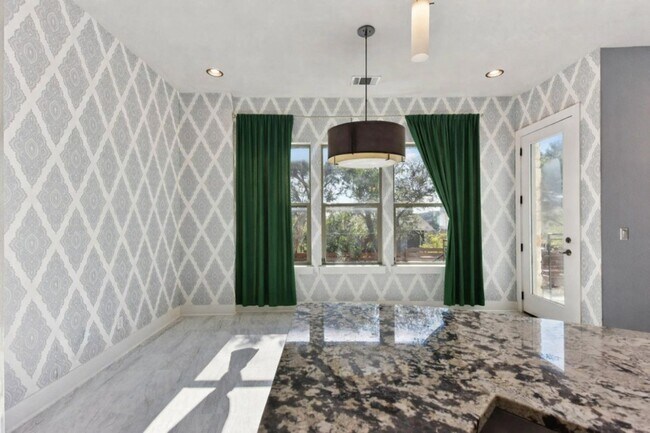 Building Photo - 8110 RANCH ROAD 2222