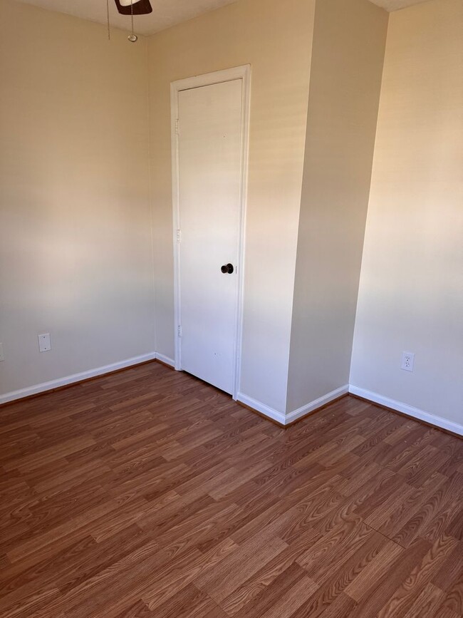 Building Photo - 3 Bedroom || 2.5 Bathroom Townhouse