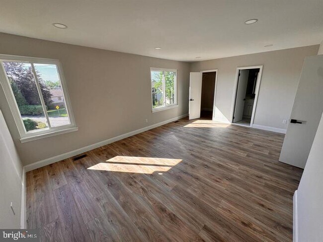 Building Photo - 402 Harrison Pl