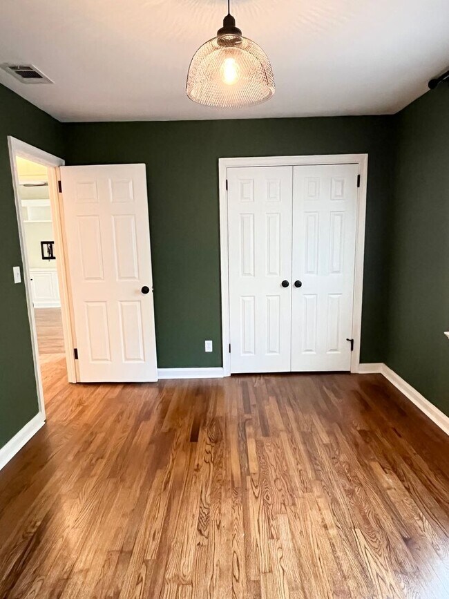 Building Photo - Two Bed, One Bath Home near Daffin Park