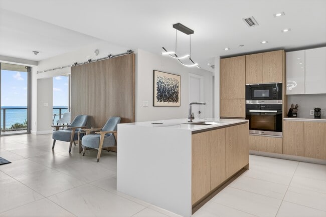 Building Photo - 3100 N Ocean Dr