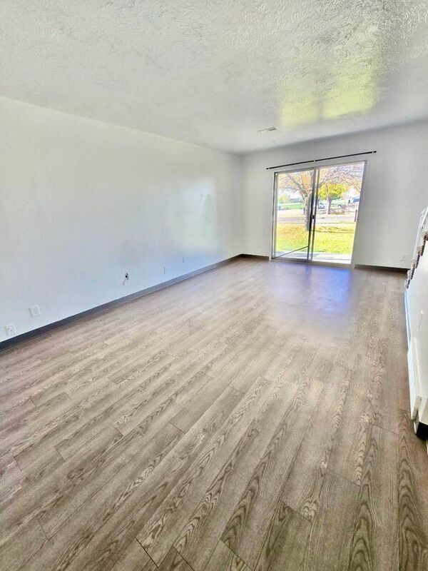 Building Photo - 656 W 700 S