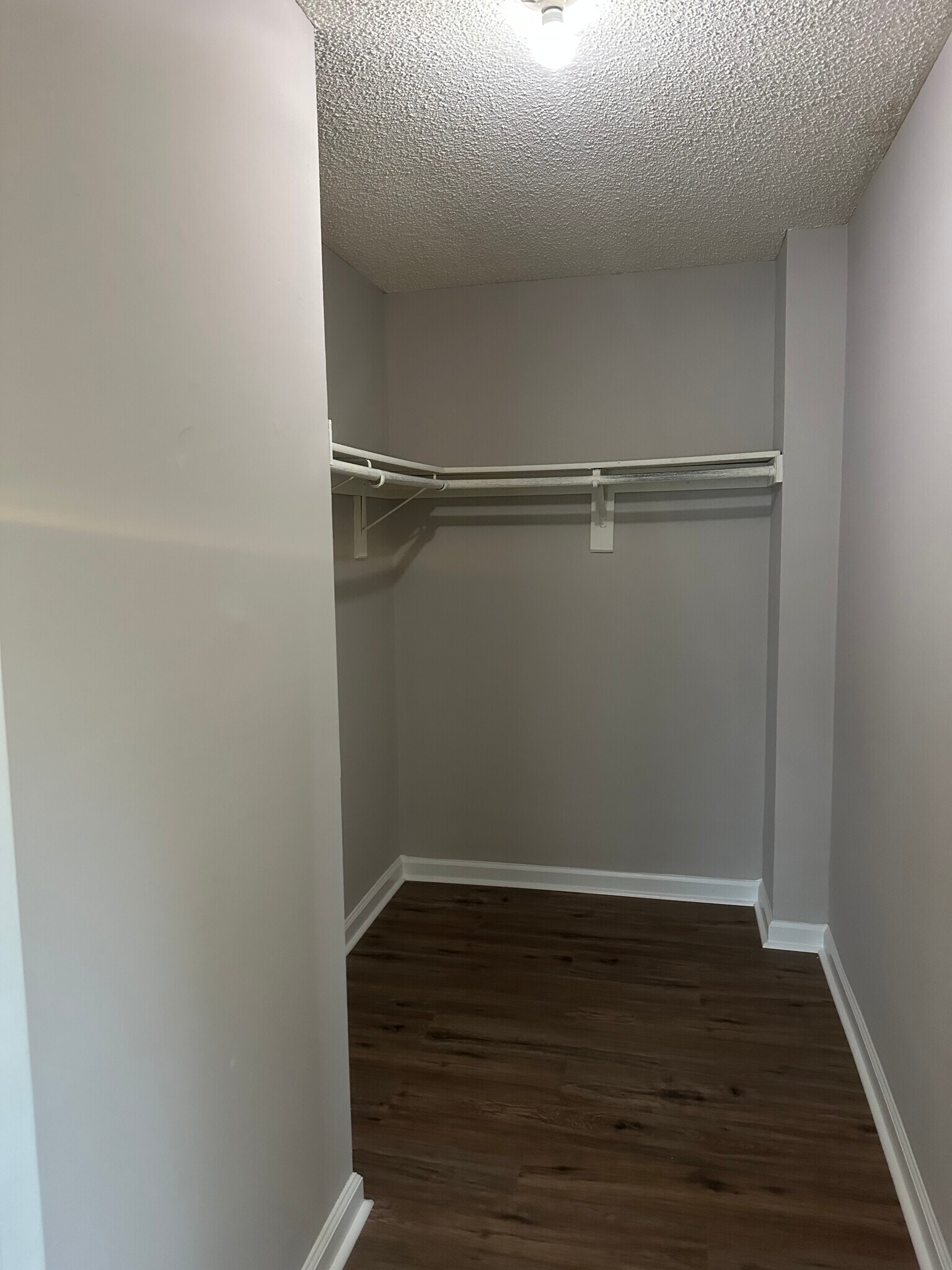 Building Photo - 37 Mendrey Ct