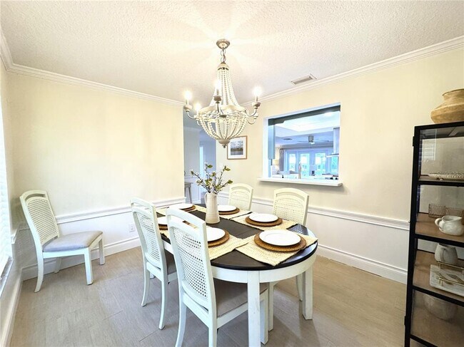 Building Photo - 1004 SE 5th Ave