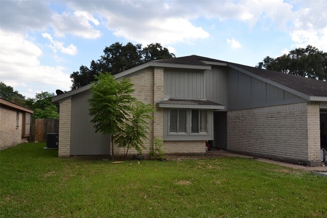 Primary Photo - 21327 Park Run Dr