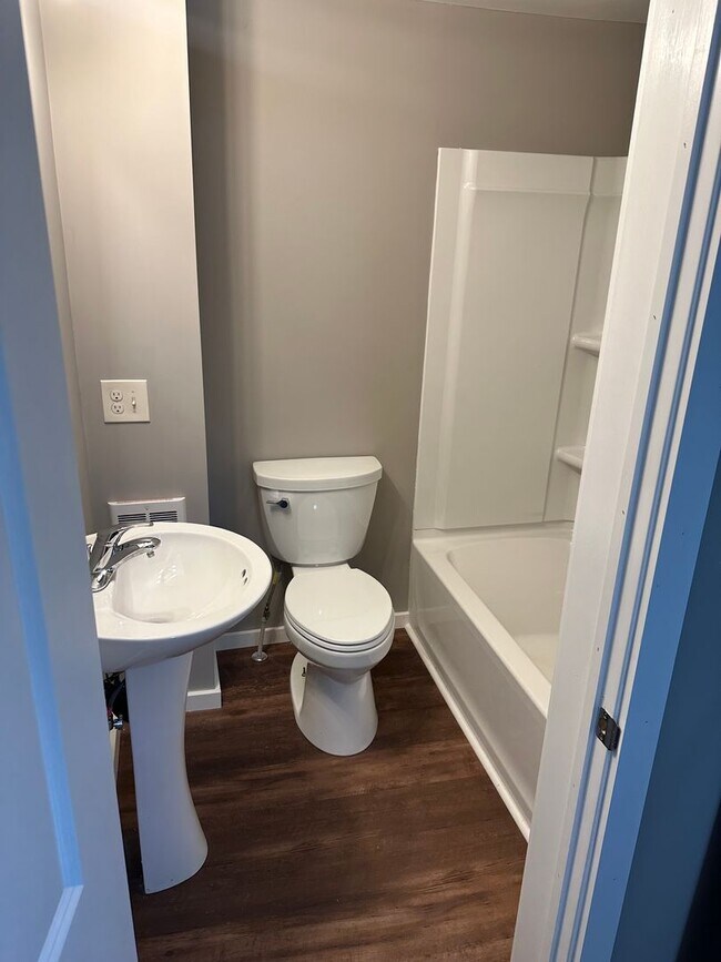 Building Photo - 43 Brainard Pl