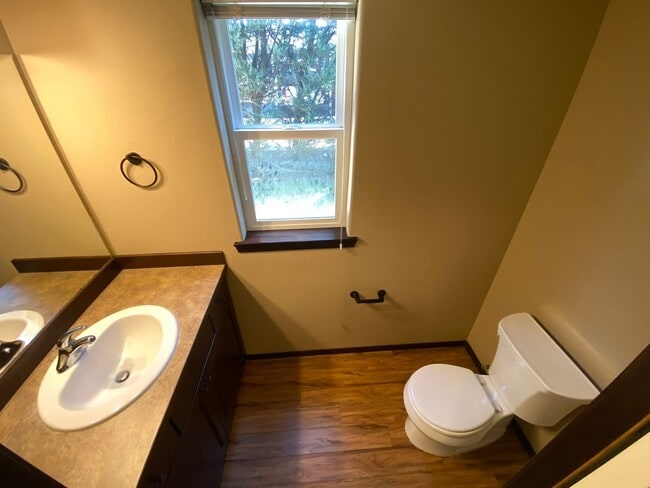 Building Photo - 2100 N Chestnut St