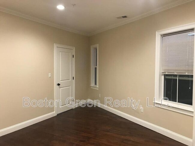 Building Photo - 140 Marcella St