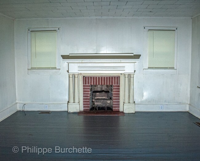 Building Photo - 305 Bute St