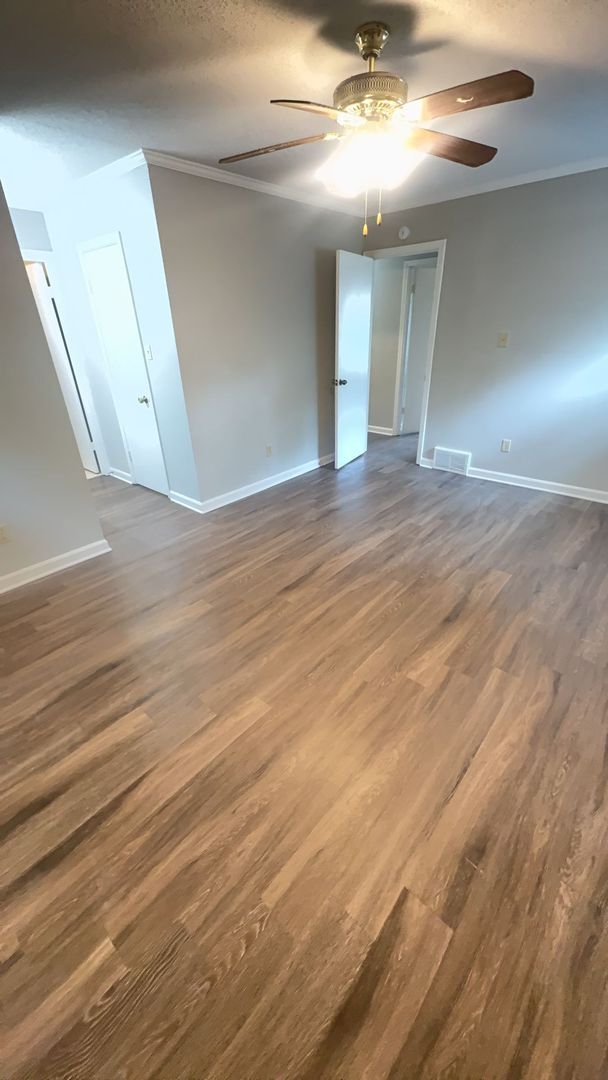 Building Photo - Charming 3 bedroom  / 2 bathroom home - Op...
