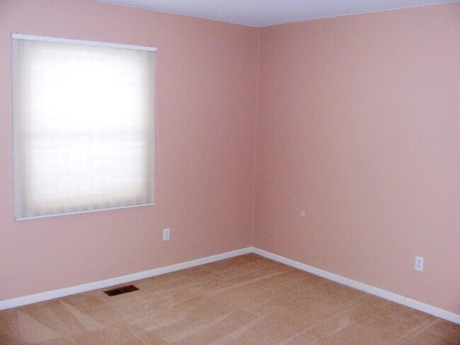 Building Photo - 45866 Fountain View Dr