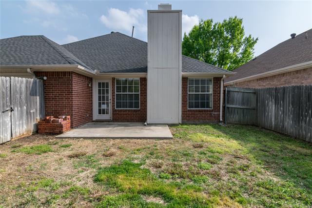 Building Photo - 2617 Zoeller Dr