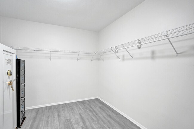 Building Photo - 4755 NE 23rd Ave