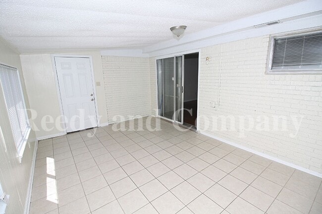 Building Photo - 5072 Cresser St