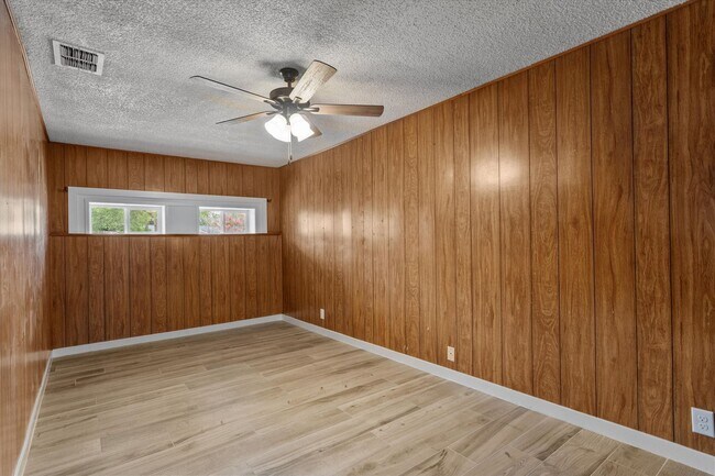 Building Photo - 703 Huntingdon Pl