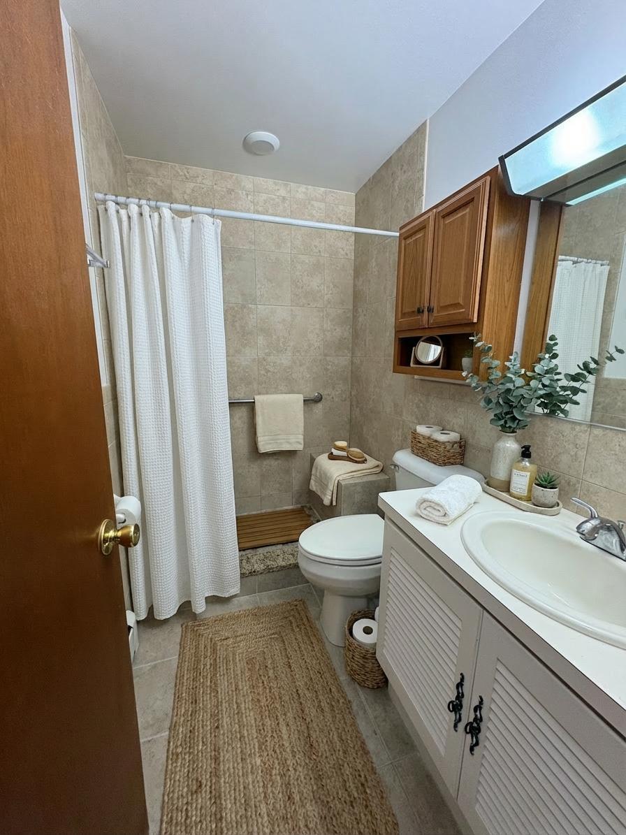 Building Photo - 624 Garrison Rd