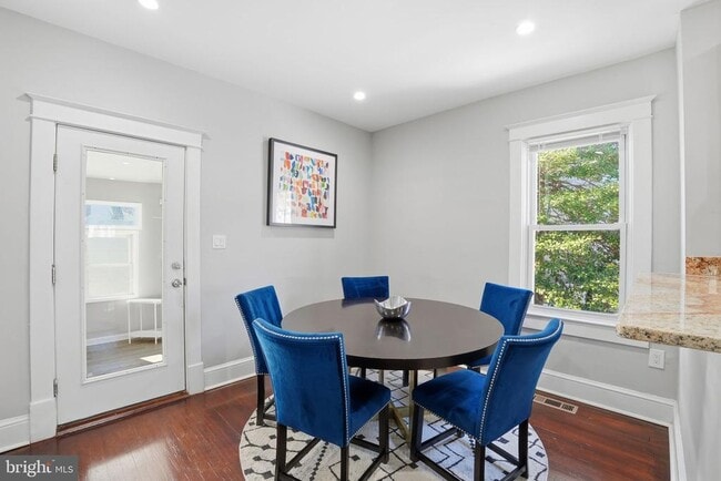 Building Photo - 1341 Franklin St NE