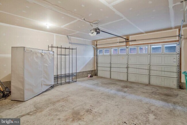 Building Photo - 1612 Fernwood Dr