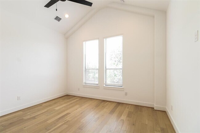 Building Photo - 3052 Truxillo St