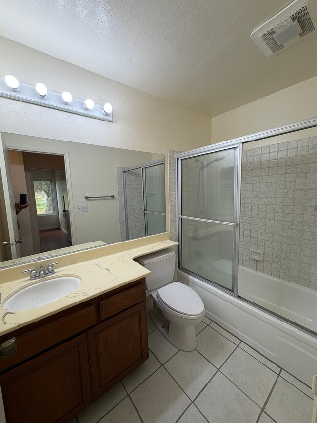 Building Photo - 3652 Clairemont Dr