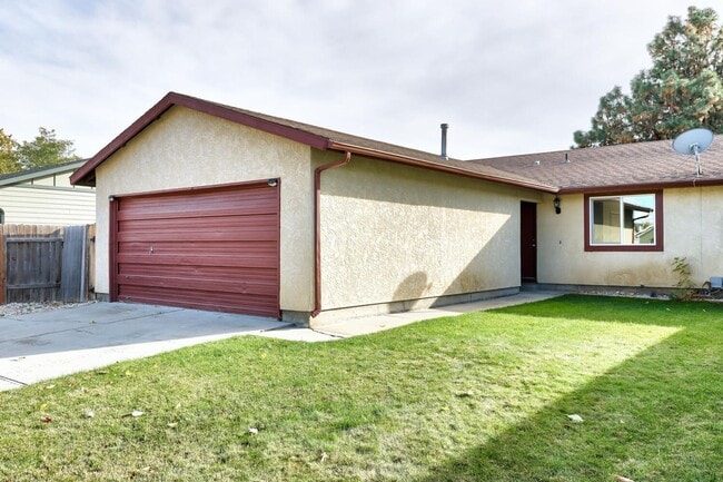 Building Photo - 10357 W Cory St