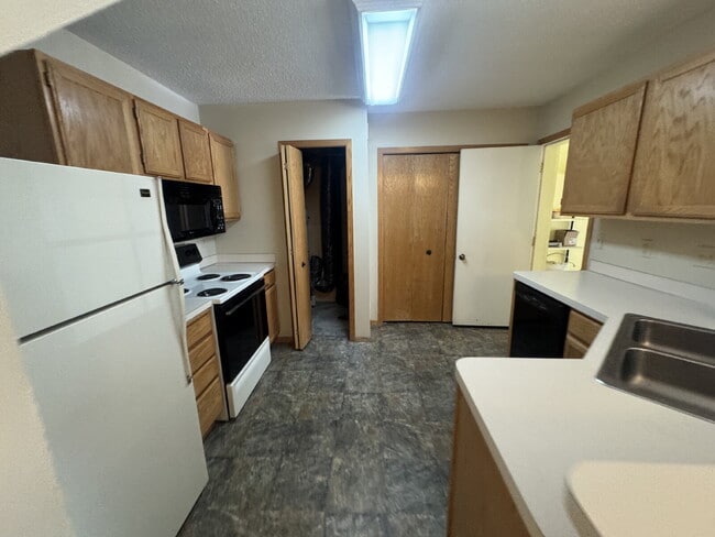 Building Photo - Charming 2-Bed Townhouse Retreat in Woodbury Spacious 1080 Sq Ft with 1 Bath.