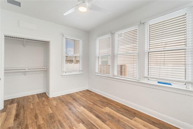Building Photo - 206 N Albany Ave