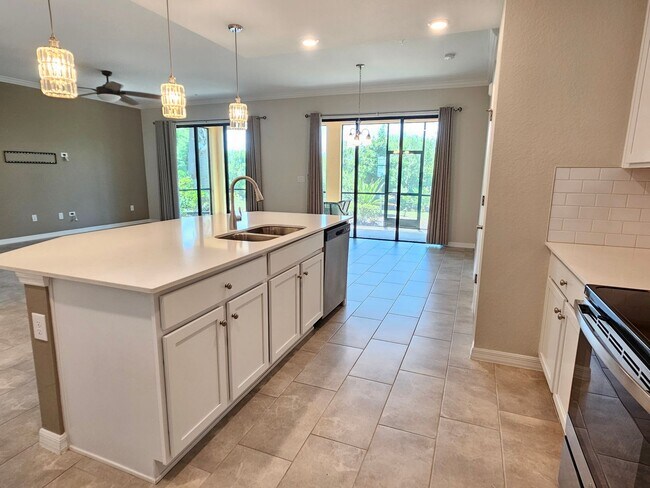 Building Photo - Annual Unfurnished 2 Bedroom 2 Bathroom First Floor Condo with 1 Car Garage in Sarasota National!