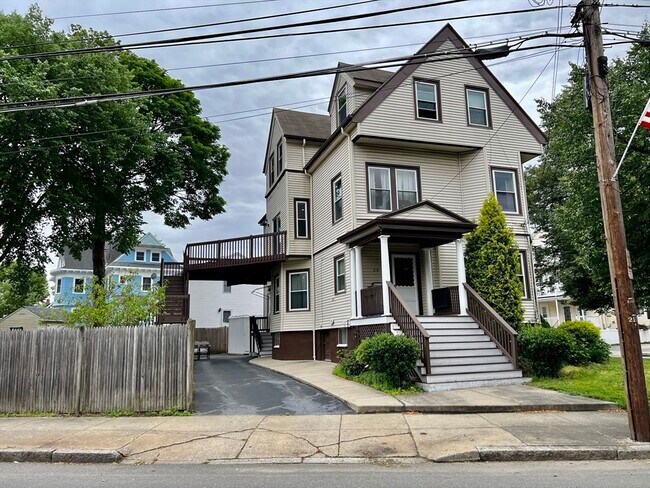 Building Photo - 55 Beach St
