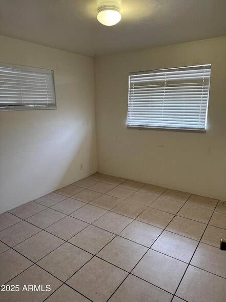 Building Photo - 223 E 2nd St