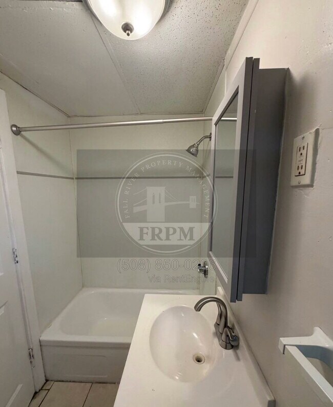Building Photo - 441 Rivet St