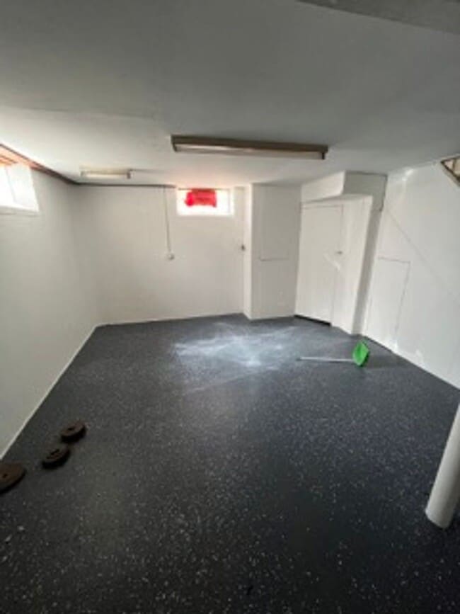 Building Photo - Beautifully maintained 3 bed - 1.5 Bath in Lincoln Park!