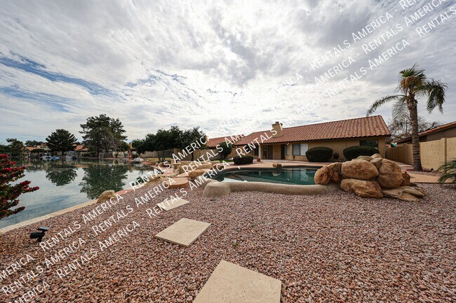 Building Photo - 532 E Stonebridge Dr