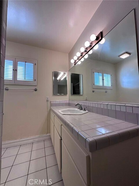 Building Photo - 1126 Highland Oaks Dr