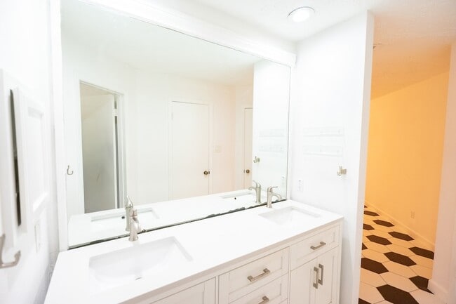 Building Photo - 1314 Frontier Ln