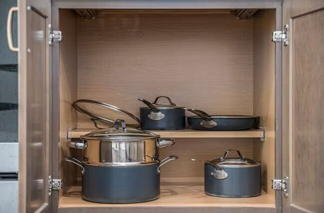 Building Photo - Fully Furnished 2 Master Suites | Luxe Tow...