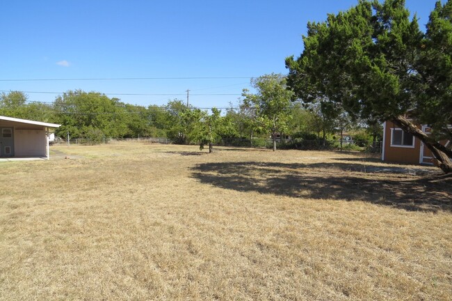 Building Photo - Updated 3-Bed Home on Nearly an Acre in Ki...