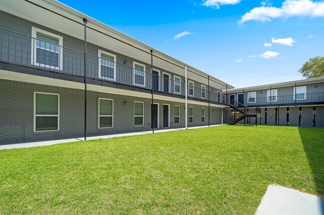 Building Photo - 6403 Sloan St