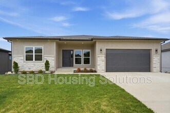 Building Photo - 1416 NE Ernest Way