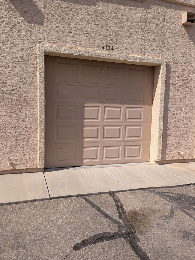 Building Photo - Sandstone Condo