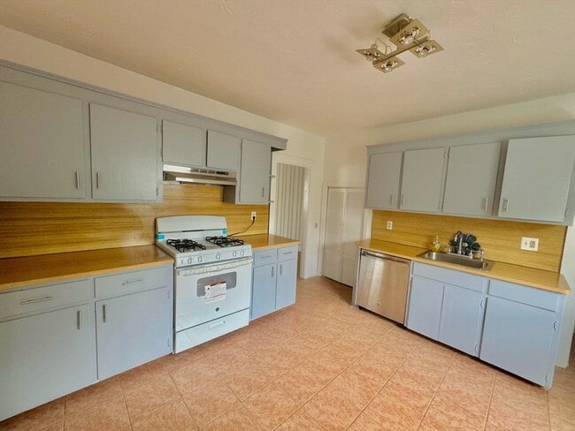 Building Photo - 1-3 Nelson St