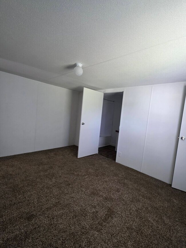 Building Photo - Ready to Move in