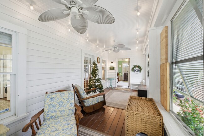 Building Photo - 117 S Palmway