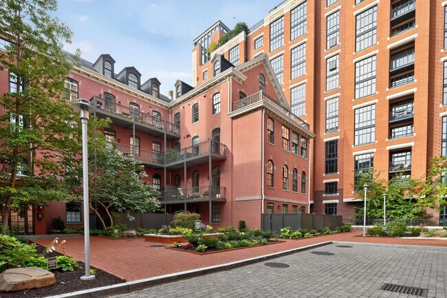 Building Photo - Available Now! High End 2 Bed 2 Bath in Lu...