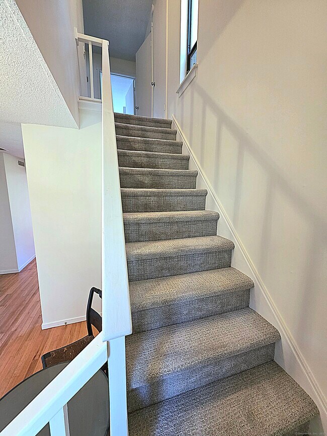 Building Photo - 563 Heritage Vlg