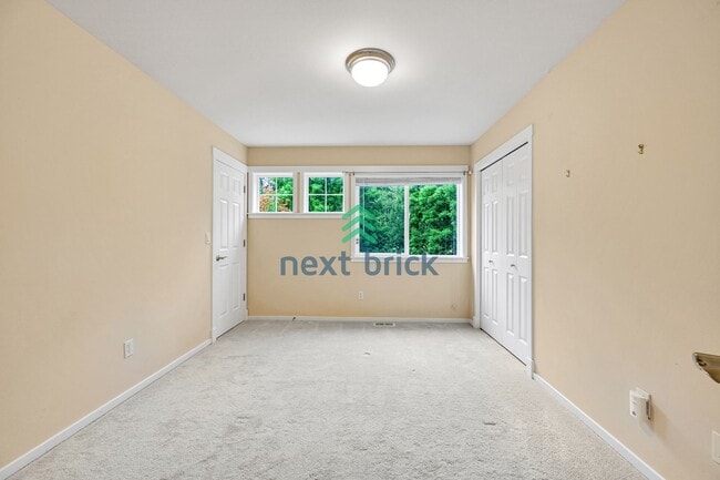 Building Photo - 3 BED & 2.5 BATH Town house FOR RENT