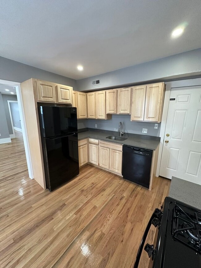 Building Photo - 8nel