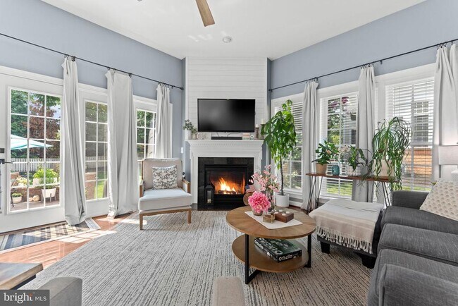 Building Photo - 43550 Riverpoint Dr