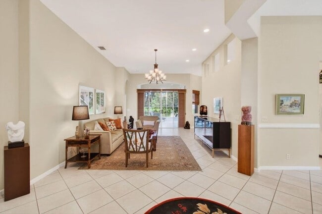 Building Photo - 15845 Vivanco St